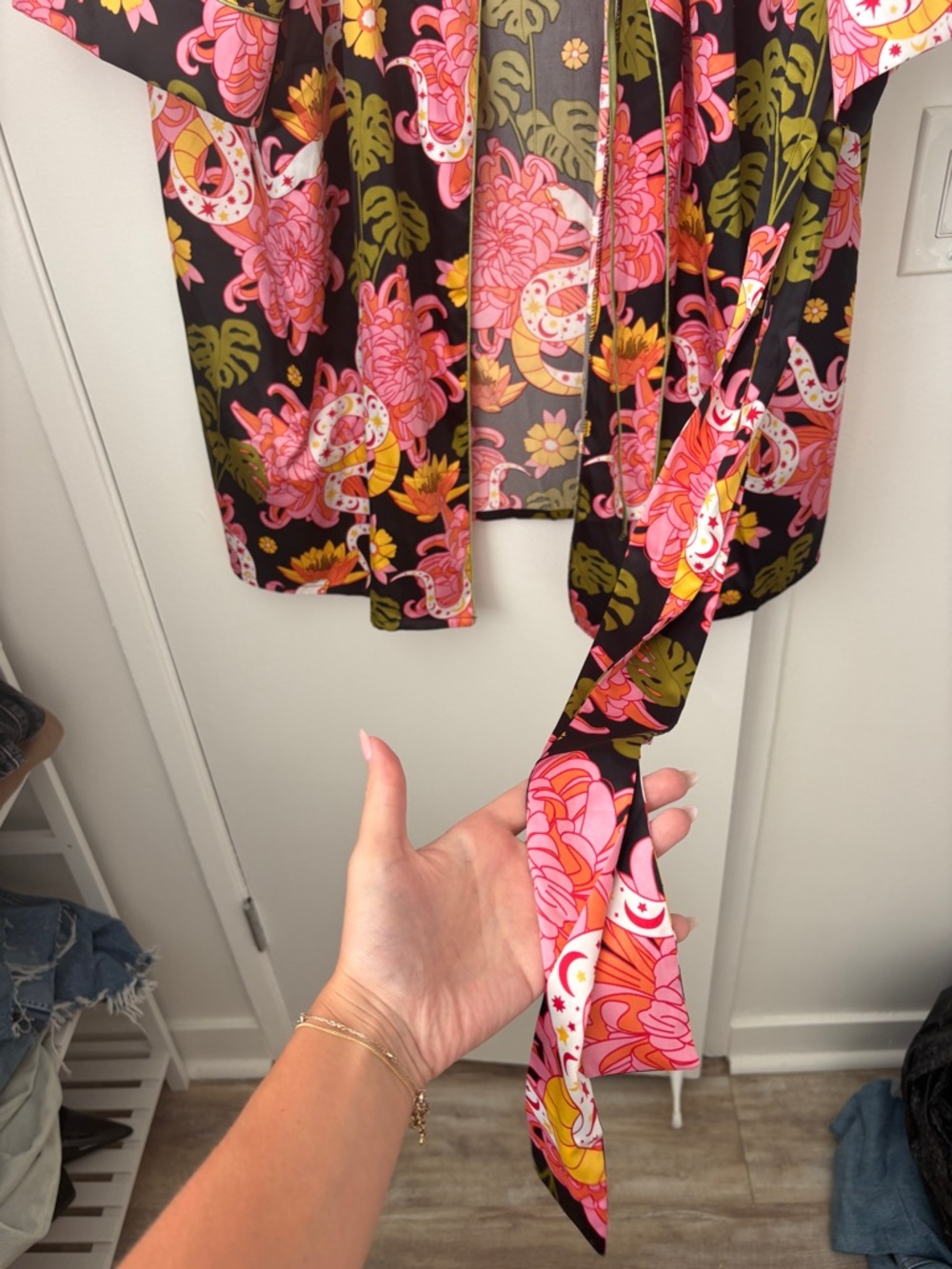 Chelsea Peers Silky Floral & Snake Print Kimono Robe - Black with Pink - Picture 2 of 3